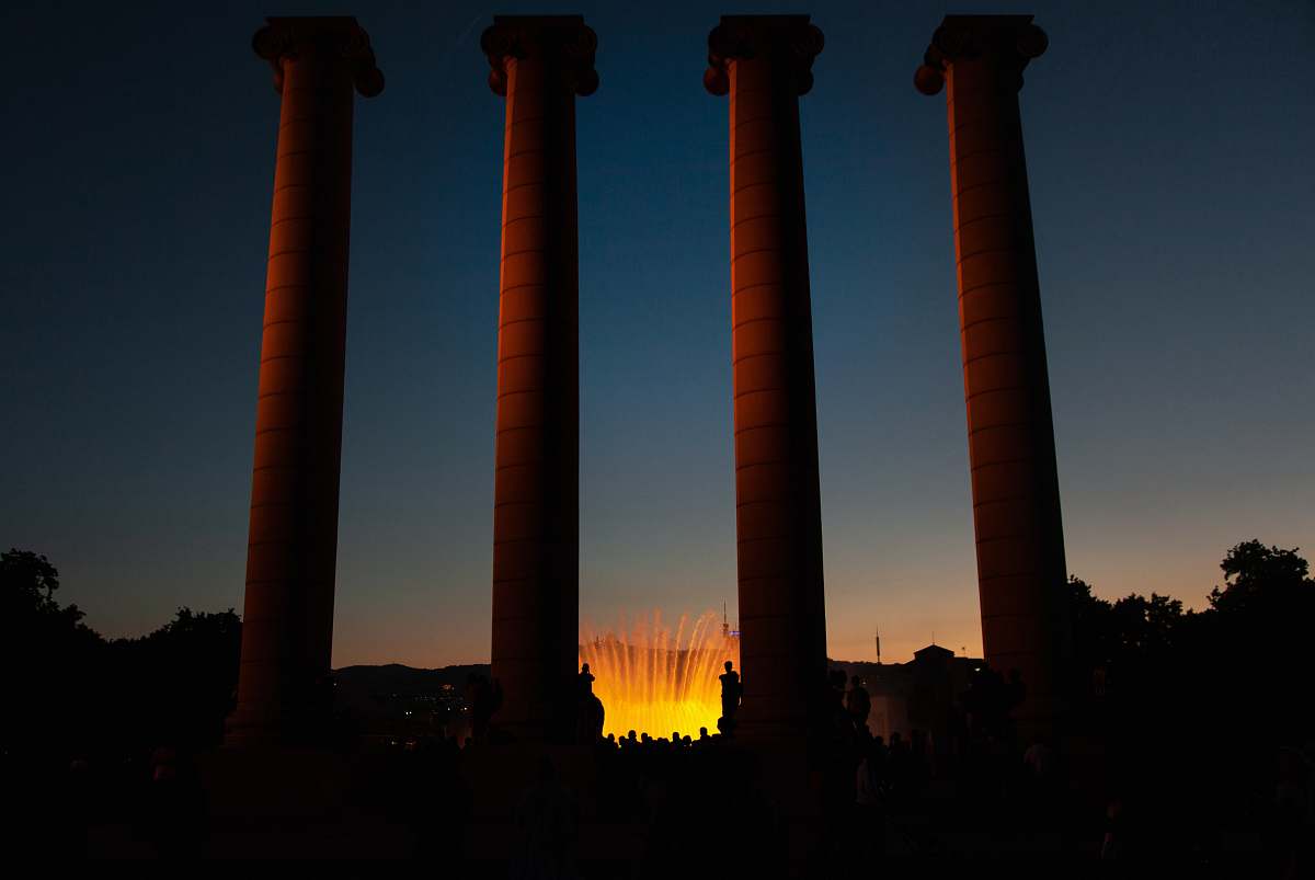 magic fountain four beige concrete pillars barcelona